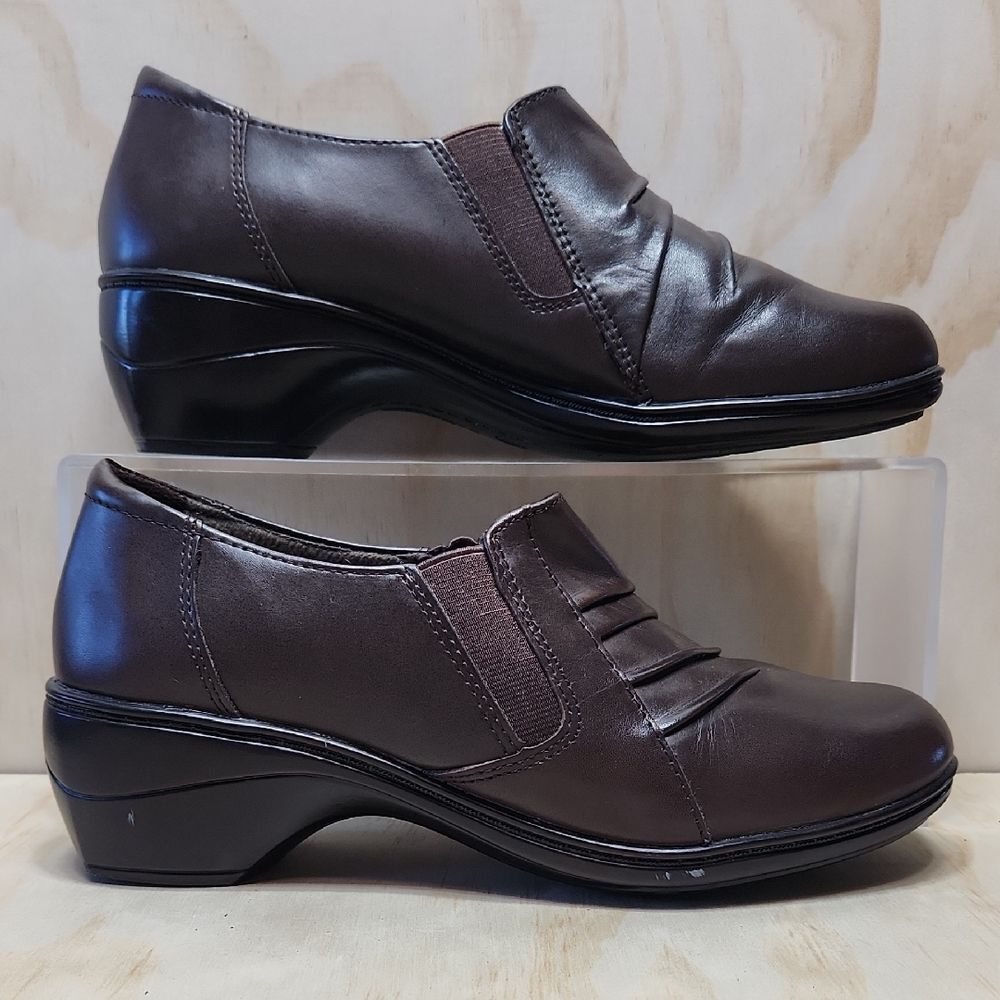 Thom McAn Dark Brown Loafers Women 8 Leather Heeled Shoe Slip-On